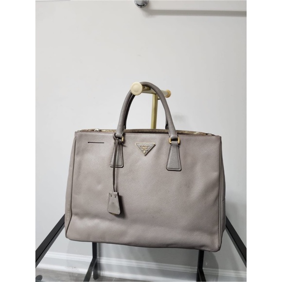 Authentic PRADA 2 Tone Saffiano Lux Large Double Zip Tote Bag Beige - Picture 1 of 10